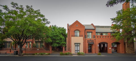 Majestic Old Lion Apartments - Accommodation Sunshine Coast 0