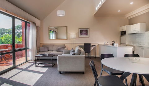Majestic Old Lion Apartments - Accommodation Sunshine Coast 6