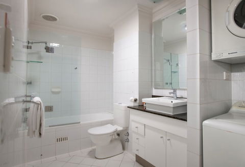Majestic Old Lion Apartments - Accommodation Sunshine Coast 3