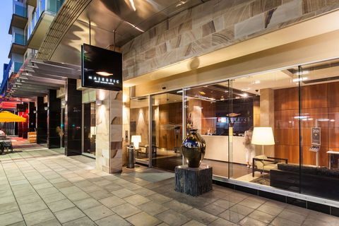 Majestic Roof Garden Hotel - Accommodation Sunshine Coast 1