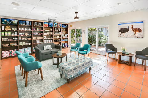 Coral Tree Inn - Accommodation Sunshine Coast 2