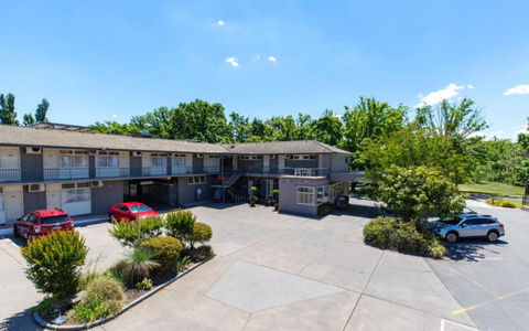 Forrest Hotel And Apartments - Accommodation Sunshine Coast 0