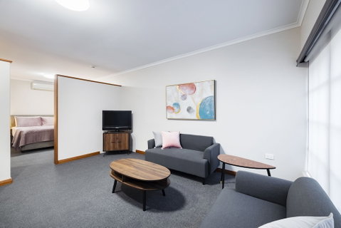Adelaide Inn - Accommodation Sunshine Coast 1