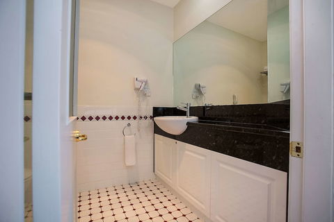 Quality Hotel Bentinck - Accommodation Sunshine Coast 6