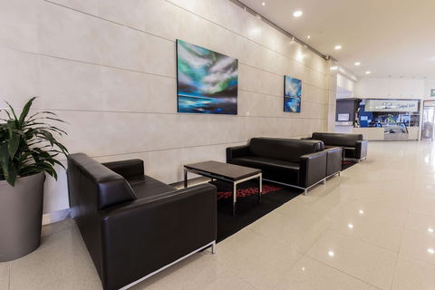 Oaks Glenelg Plaza Pier Suites - Accommodation Sunshine Coast 5
