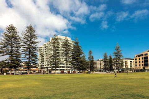 Oaks Glenelg Liberty Suites - Accommodation Sunshine Coast 0
