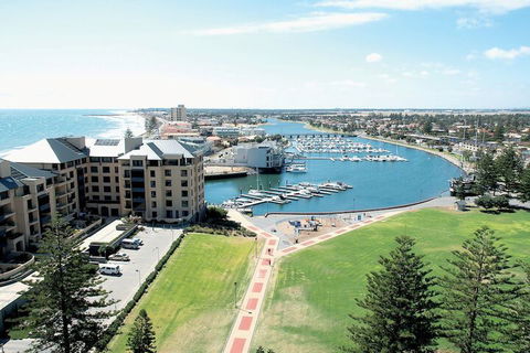 Oaks Glenelg Liberty Suites - Accommodation Sunshine Coast 4