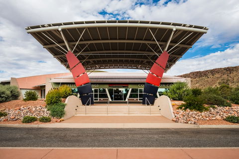 Crowne Plaza Alice Springs Lasseters, An IHG Hotel - Accommodation Sunshine Coast 0