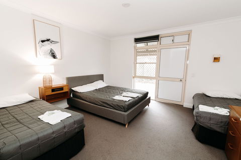The Ophir Hotel - Accommodation Sunshine Coast 2