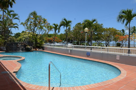 Acacia Court Hotel - Accommodation Sunshine Coast 1