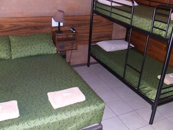 Territory Manor Motel & Caravan Park - Accommodation Sunshine Coast 3