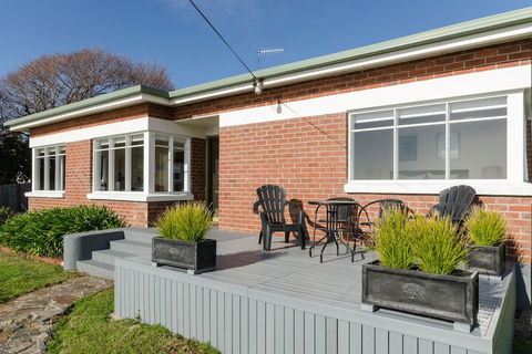 Sunrise At Penguin - Accommodation Sunshine Coast 2