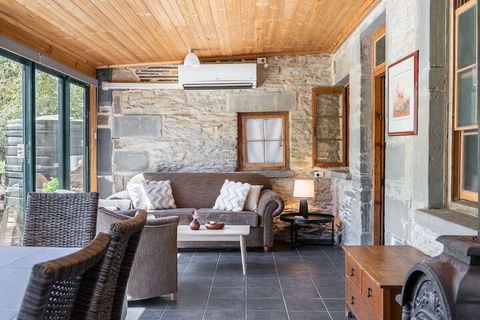 Reillys Wines Heritage Cottages - Accommodation Sunshine Coast 7