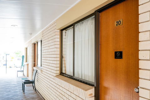 Capella Hotel Motel - Accommodation Sunshine Coast 0