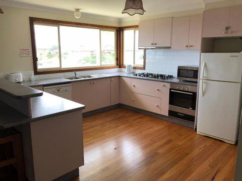 2 Jocelyn Street. Dalmeny - Accommodation Sunshine Coast 4