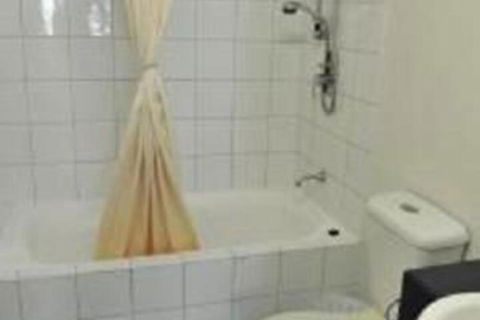 Inner City Cardona Court Apartment - Accommodation Sunshine Coast 5