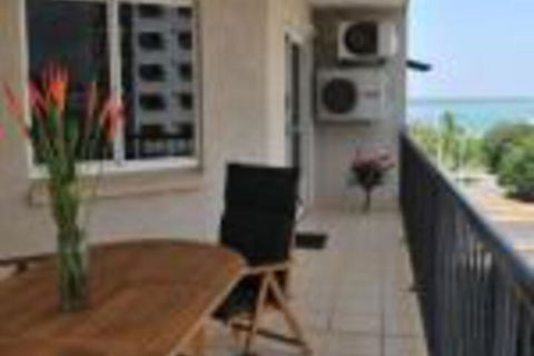 Inner City Cardona Court Apartment - Accommodation Sunshine Coast 0