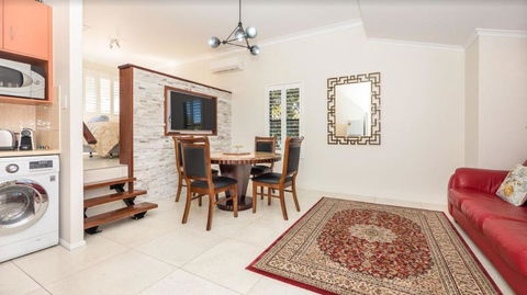 Ruthmor Villas - Accommodation Sunshine Coast 2