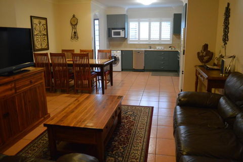 Ruthmor Villas - Accommodation Sunshine Coast 4