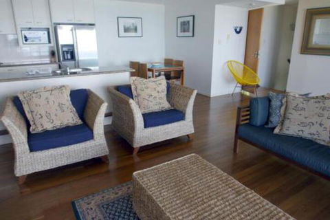 Lookout Unit 10 - Accommodation Sunshine Coast 2