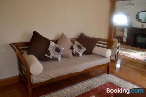 Hillside Cottage - Accommodation Sunshine Coast 0