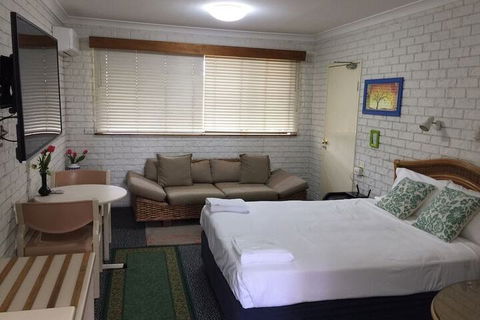 Holland Park Motel - Accommodation Sunshine Coast 4