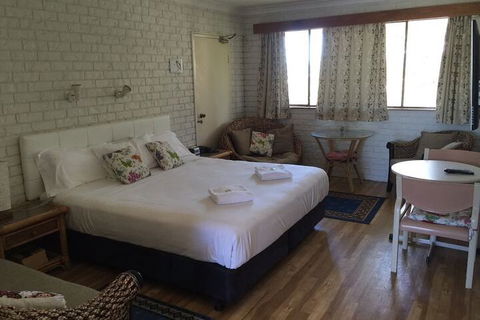 Holland Park Motel - Accommodation Sunshine Coast 2