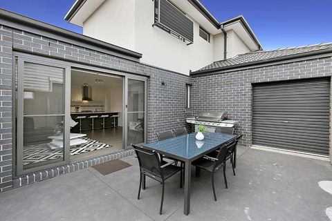 Palm Grove Beach House Dromana - Accommodation Sunshine Coast 1
