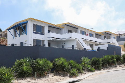 Scarborough Apartments - Accommodation Sunshine Coast 3
