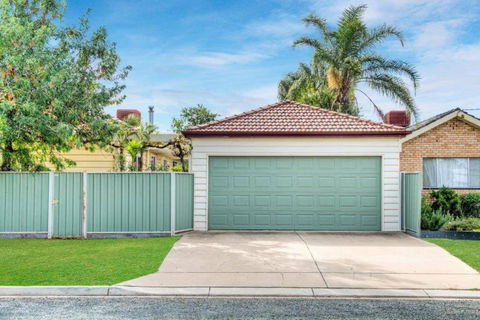 Ayr House Echuca Holiday Homes - Accommodation Sunshine Coast 5