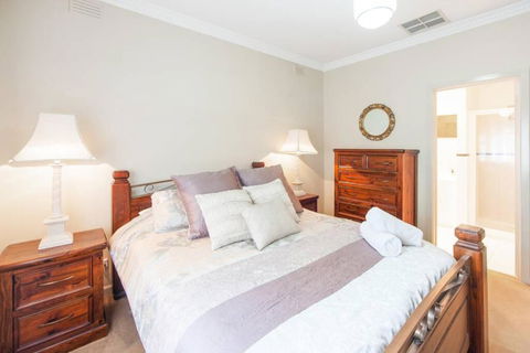 Ayr House Echuca Holiday Homes - Accommodation Sunshine Coast 3