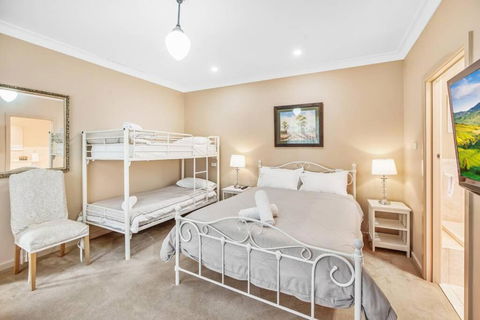 Ayr House Echuca Holiday Homes - Accommodation Sunshine Coast 6