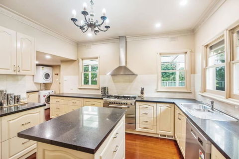 Ayr House Echuca Holiday Homes - Accommodation Sunshine Coast 4