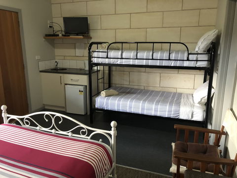 Port Campbell Guesthouse & Flash Packers - Accommodation Sunshine Coast 1