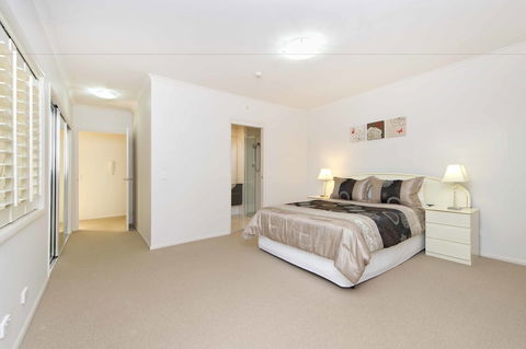 On The Bay Apartments - Accommodation Sunshine Coast 4