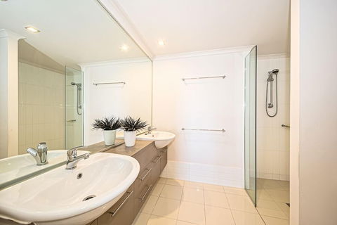 On The Bay Apartments - Accommodation Sunshine Coast 2