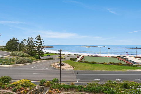 The Dolphins Beachfront Apartments - Accommodation Sunshine Coast 6
