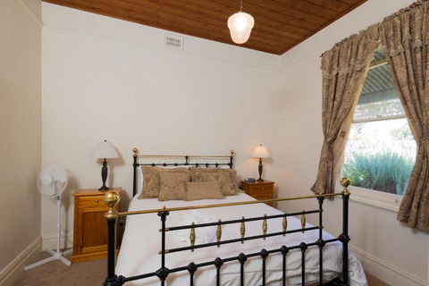 Abaleen House - Accommodation Sunshine Coast 2