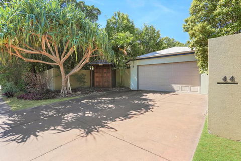 Palm Trees Noosa - Accommodation Sunshine Coast 4