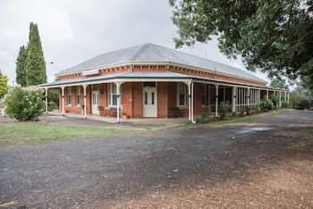 Lancefield Guesthouse - Accommodation Sunshine Coast 1