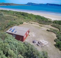 Cloudy Bay Cabin - Accommodation Sunshine Coast