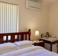The Royal Dolphin BB in Safety Bay - Accommodation Sunshine Coast