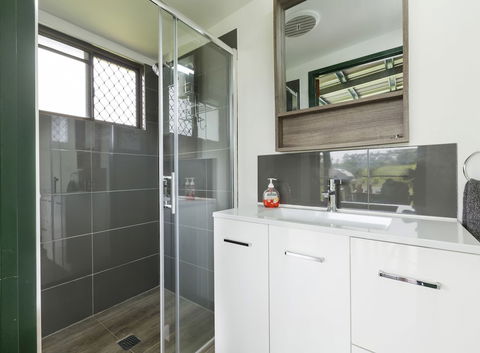 Mena Creek Flower House - Accommodation Sunshine Coast 4