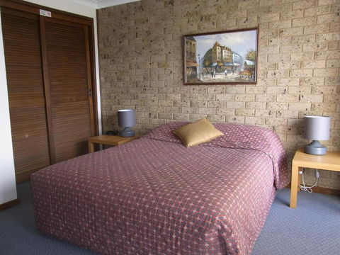 A Furnished Townhouse In Goulburn - Accommodation Sunshine Coast 6