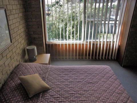 A Furnished Townhouse In Goulburn - Accommodation Sunshine Coast 3