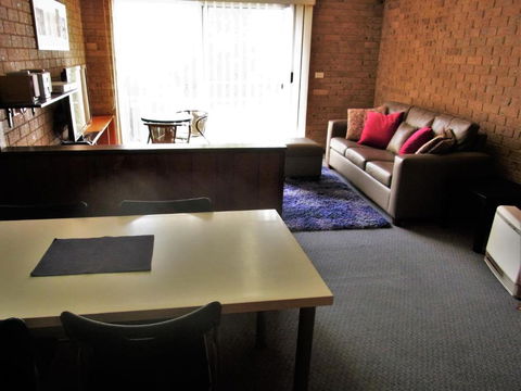A Furnished Townhouse In Goulburn - Accommodation Sunshine Coast 5