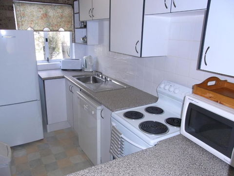 A Furnished Townhouse In Goulburn - Accommodation Sunshine Coast 2