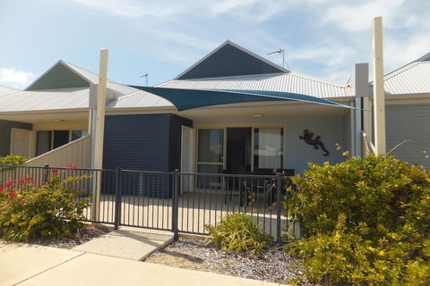 Seafront Unit 49 - Accommodation Sunshine Coast 1