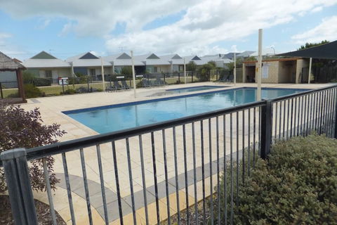 Seafront Unit 49 - Accommodation Sunshine Coast 2