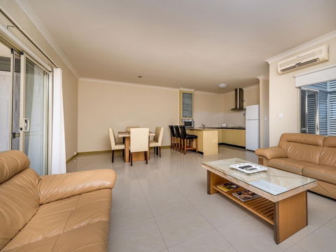 Seafront Unit 49 - Accommodation Sunshine Coast 6